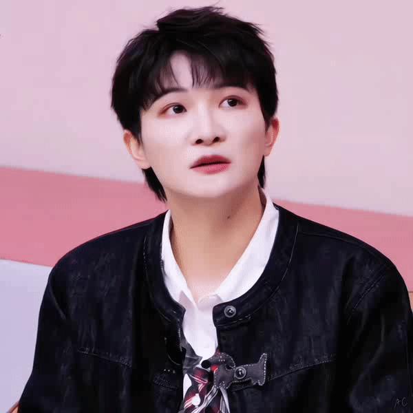 周深周深音乐缘计划【圈宝和米说早安】当清晨悄悄醒来，照亮那片山岗，风传来远