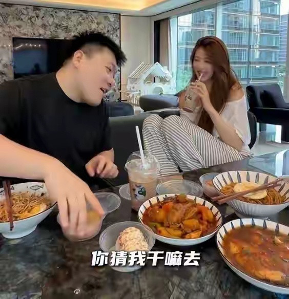 韩景枫把李谣推到镜头前那一刻，杭州豪车店的底牌算是彻底亮了