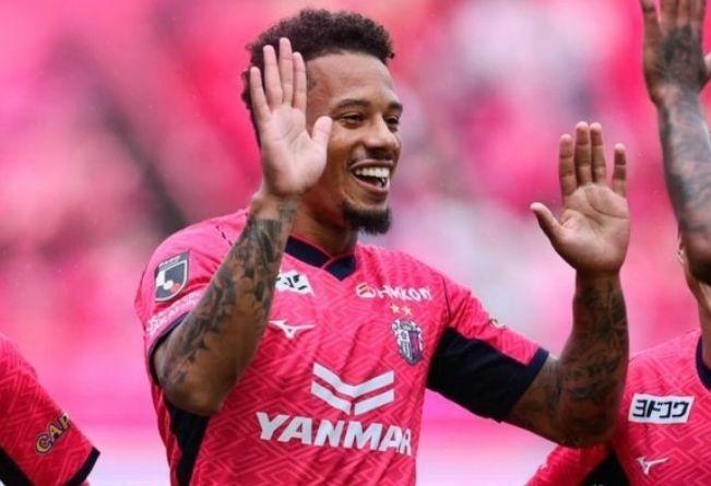 申花这俩好消息，味儿不对。吴曦续约是情怀拉满，但36岁老将合同是1+1。拉唐加