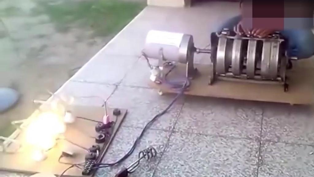 初中生用大磁铁和发电机做成一台永动机,牛不牛看了才知道!