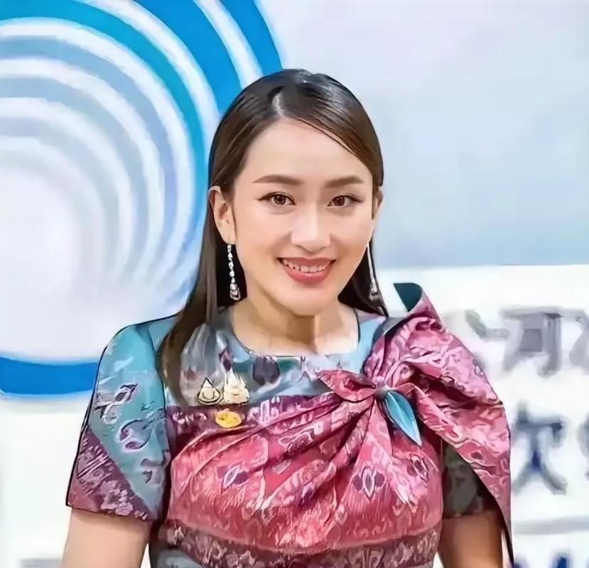 快报，快报 泰国刚刚通报了 今天（8月9日）凌晨，一列特快列车在巴蜀府突