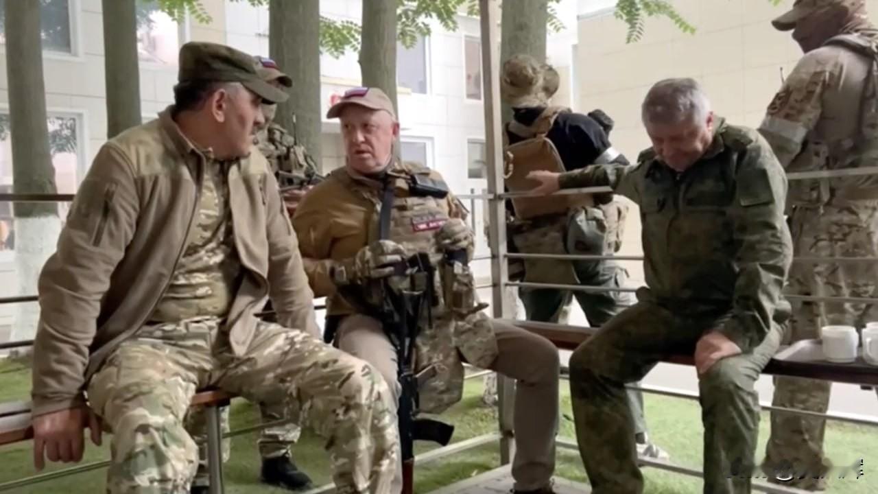 2月6日遇袭、背部身中数枪的格鲁乌第一副局长阿列克谢耶夫中将目前在重症监护室，伤