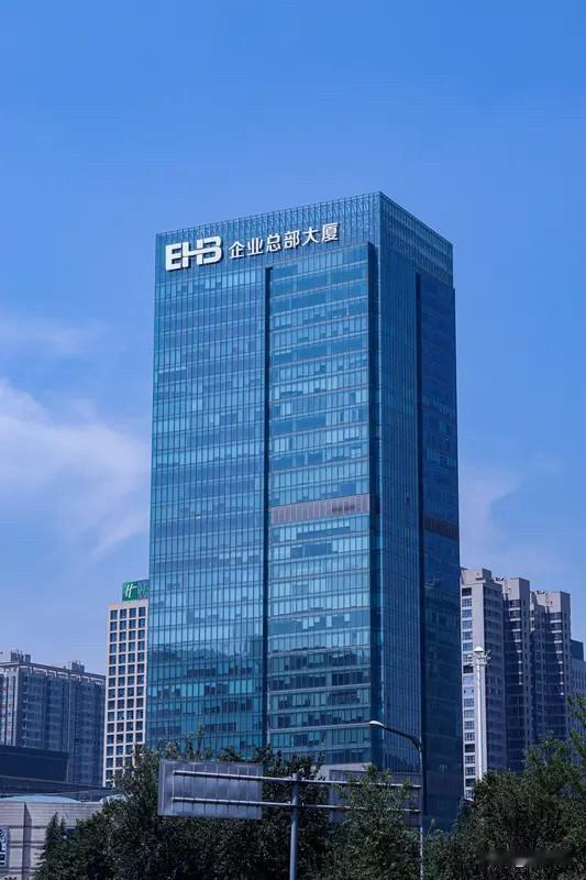 许家印与恒大集团，没有见好就收。回望2017‑2018年行业顶峰，规模、土