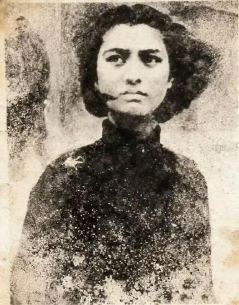 革命烈士刘胡兰的一张泛黄的照片，1932年出生，1947年牺牲，年仅15岁，是已