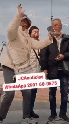 阿根廷乌斯怀亚，据称是一名刚刚到达的中国女游客看见阿根廷的游行示威活动以为是“欢