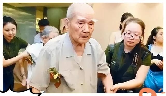 72岁台湾老兵回江苏老家探亲，喝多后突然当众公开隐藏53年的绝密身份，嚎啕大哭：