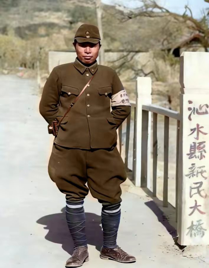 这不是演员饰演的，这是侵华日军的真实相貌！日本兵个不高，但个个身体壮实凶悍，单兵
