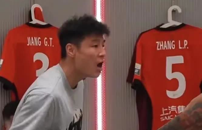 武磊始终是海港大哥啊！踢得太松了确实该骂，最近海港俱乐部放出了对阵云南玉昆的纪录