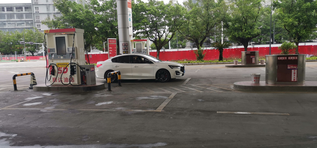 福克斯毛病太多了22年买的最新款福克斯，人生第一辆车，抱着开的爽，不管油耗的心