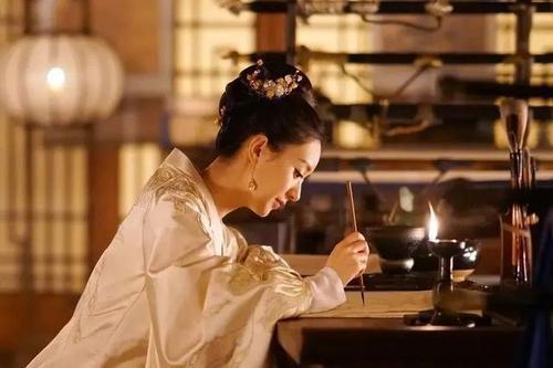 在《三国演义》中汉少帝刘辩被废后，与母亲何太后、妻子唐姬同一天被李儒所害，何太后