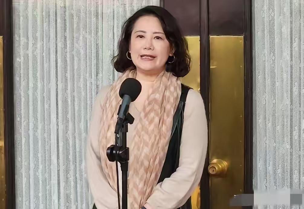 民进党立委吴思瑶称为什么大陆通缉沈伯洋的时候,韩国瑜却隐身不出场! 说白了,