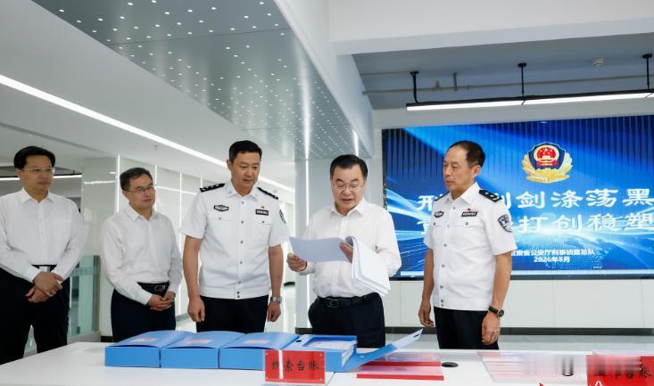 决战黑恶，省委书记不停手，甘肃铆足劲！8月18日，甘肃省委书记胡昌升，又来到了