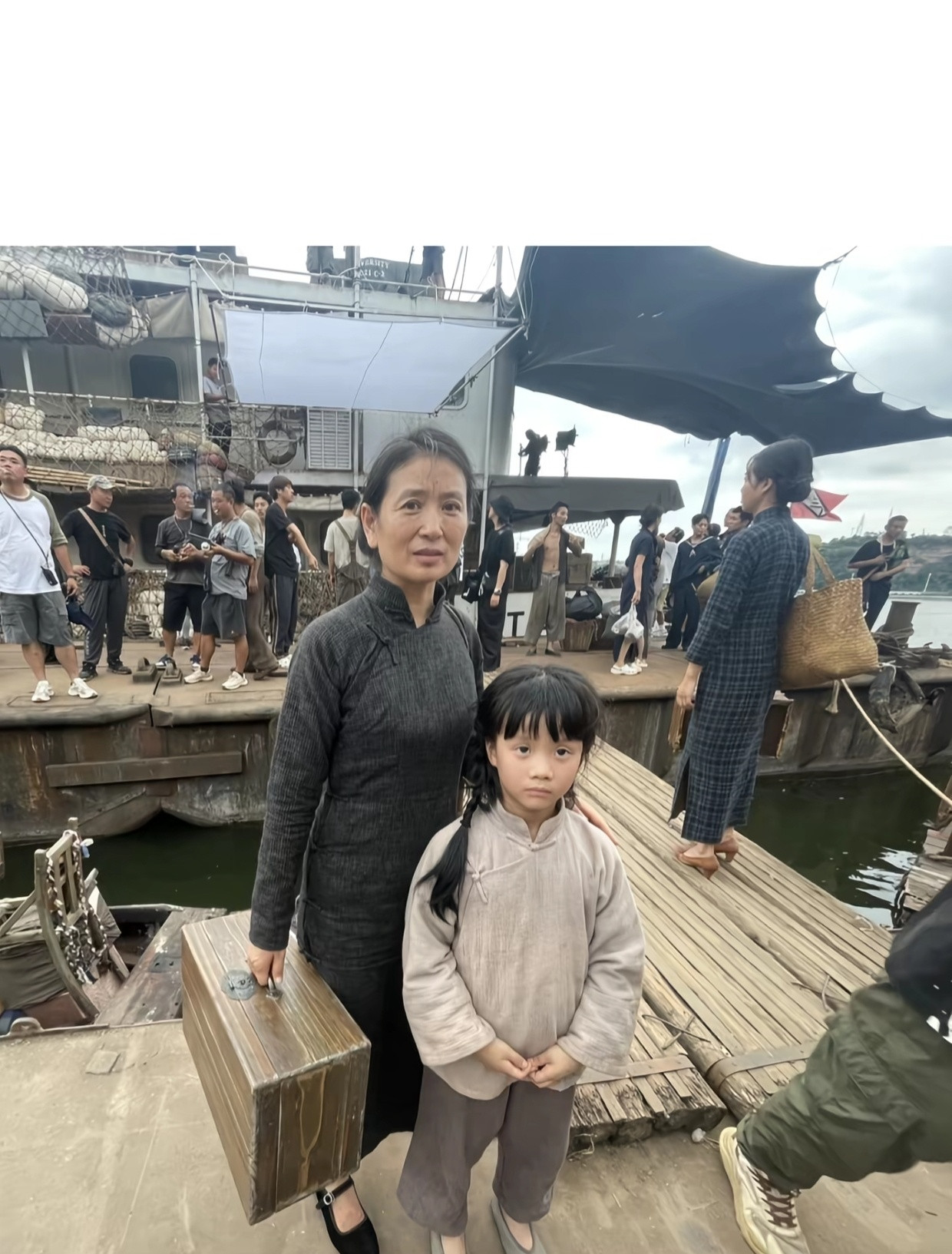 得闲谨制小演员现场照片，肖战也在里面大家猜一猜，哪个是肖战