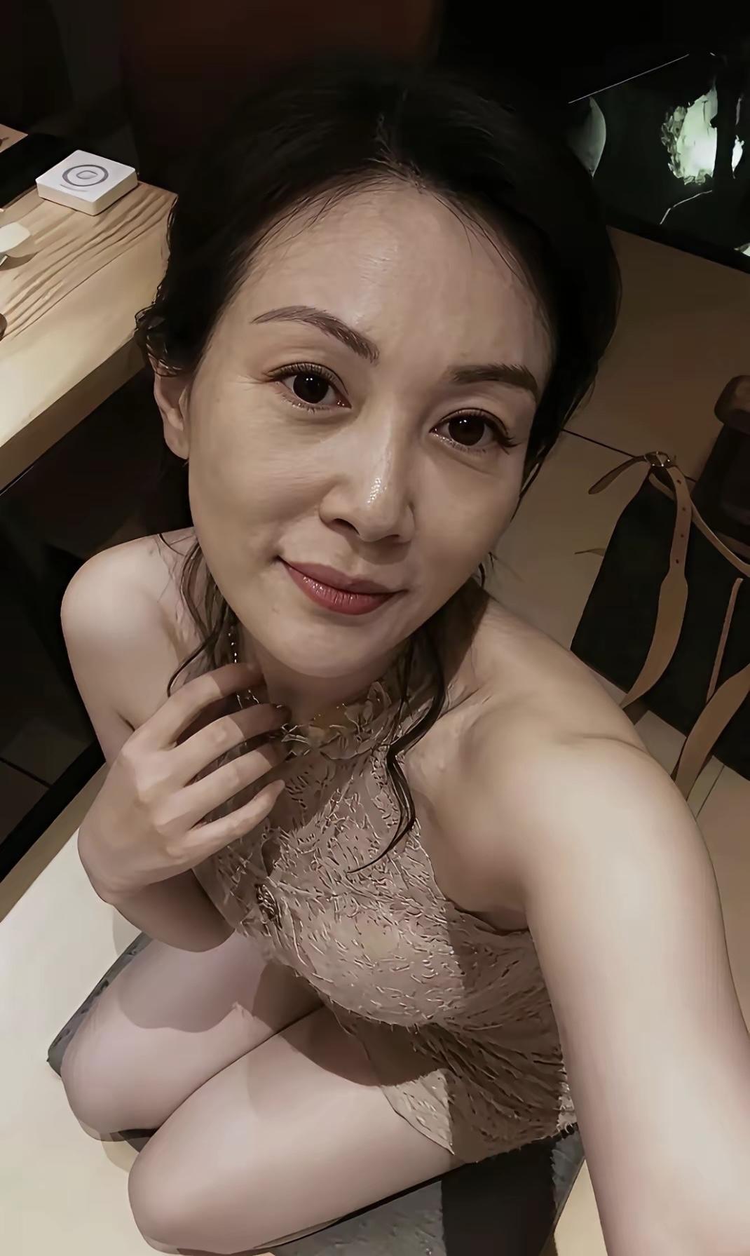 我今年五十了，还是离不开男人。不怕人笑话，我要的就是半夜醒来，伸手能摸到身边有人