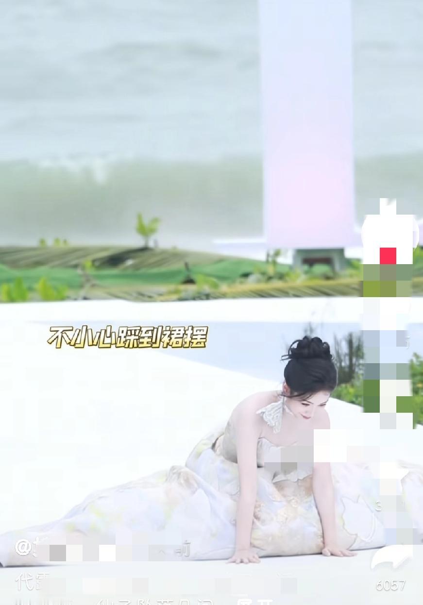 三亚红毯乱成“大型翻车现场”红毯一团乱！代露娃摔3次，沈佳润走过头，张凌赫被