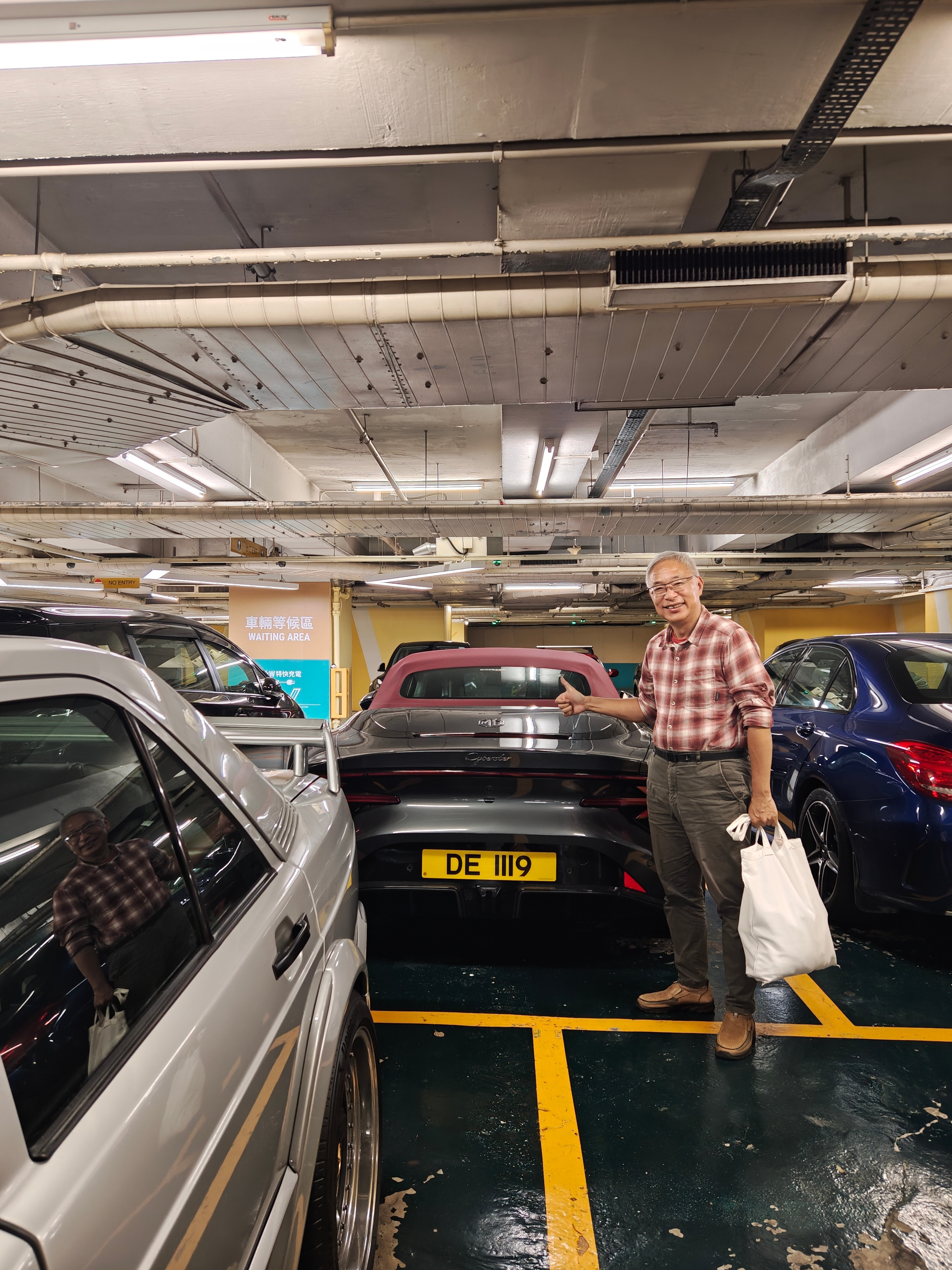 香港吃饭偶遇一台mgcyberster