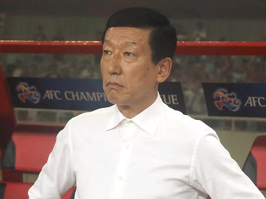 崔康熙，这个曾被很多中超甚至中国球迷所钟情的韩国教练，如今在山东泰山离任恐怕只剩