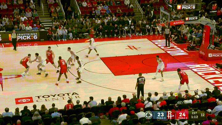 火箭神射手谢波德终于恢复正常了！在今天火箭主场迎战快船的焦点战中，当时比赛进行到