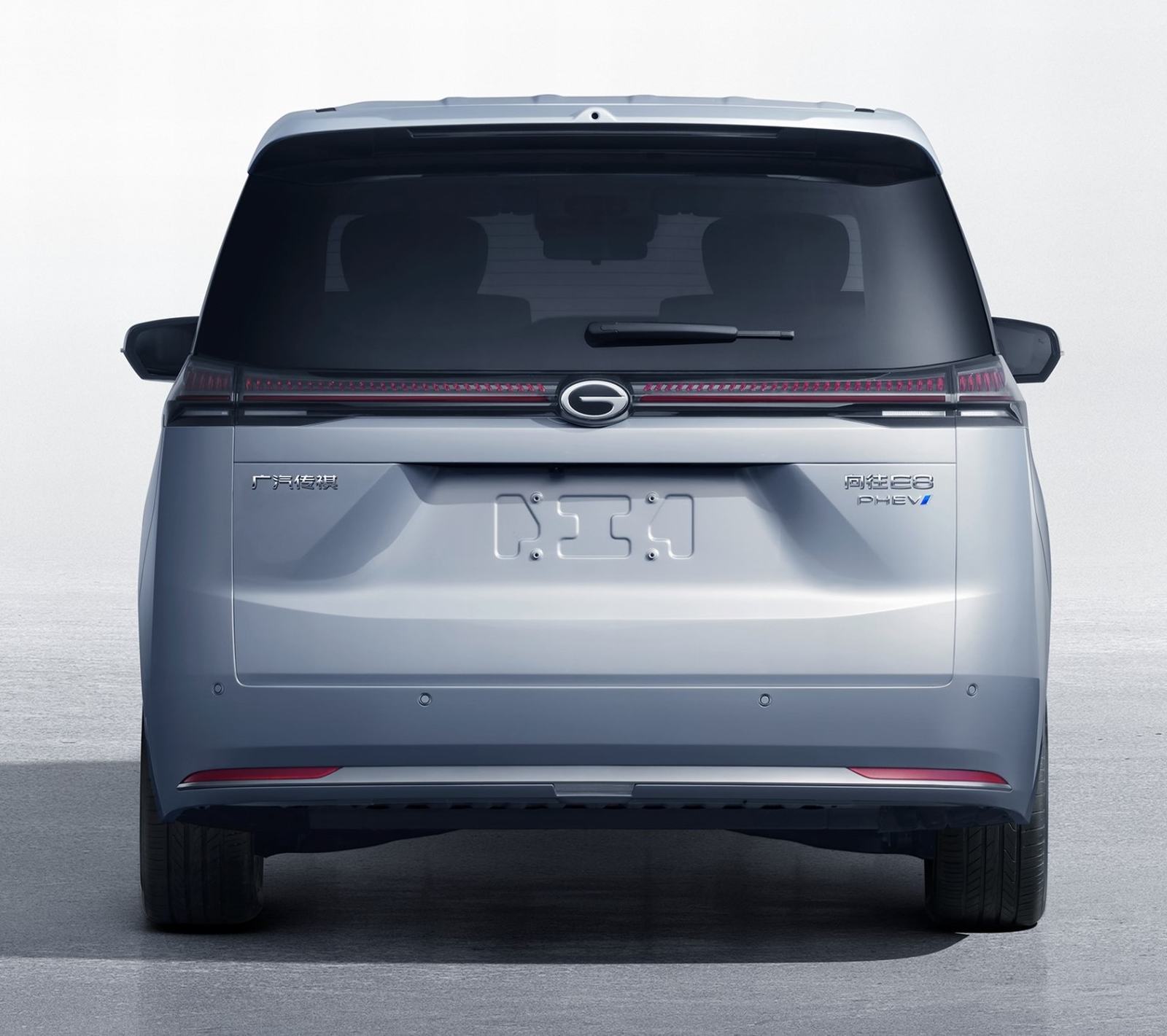 传祺向往E8申报图，新车定位中型MPV，采用7座布局。车身尺寸5000/1900