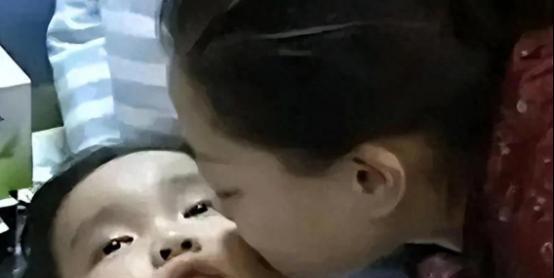 “儿子你就安心离开吧！”2014年，湖北一位母亲因为肾衰竭生命垂危，在移植了7岁