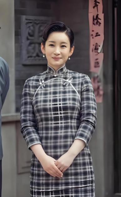 32集抗战剧，秦海璐王挺领衔主演，集结十余位金牌老戏骨，剧情环环相扣，收视强劲，
