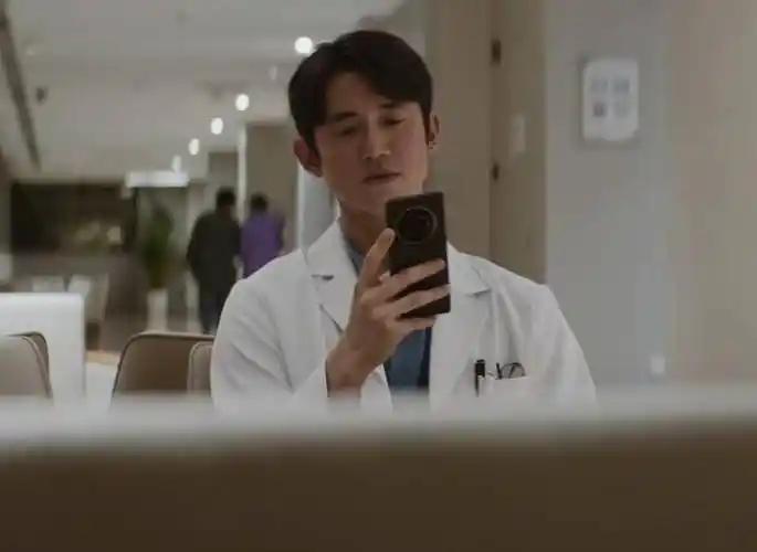 忽然有个大胆的想法，罗梁就是夏燚供出来的那个叫“先生”的人。《危险关系》里，