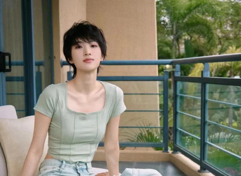 姚安娜就算是戴2000万都耳环都没人觉得她在炫富，真正的富豪根本不会去刻意用物品