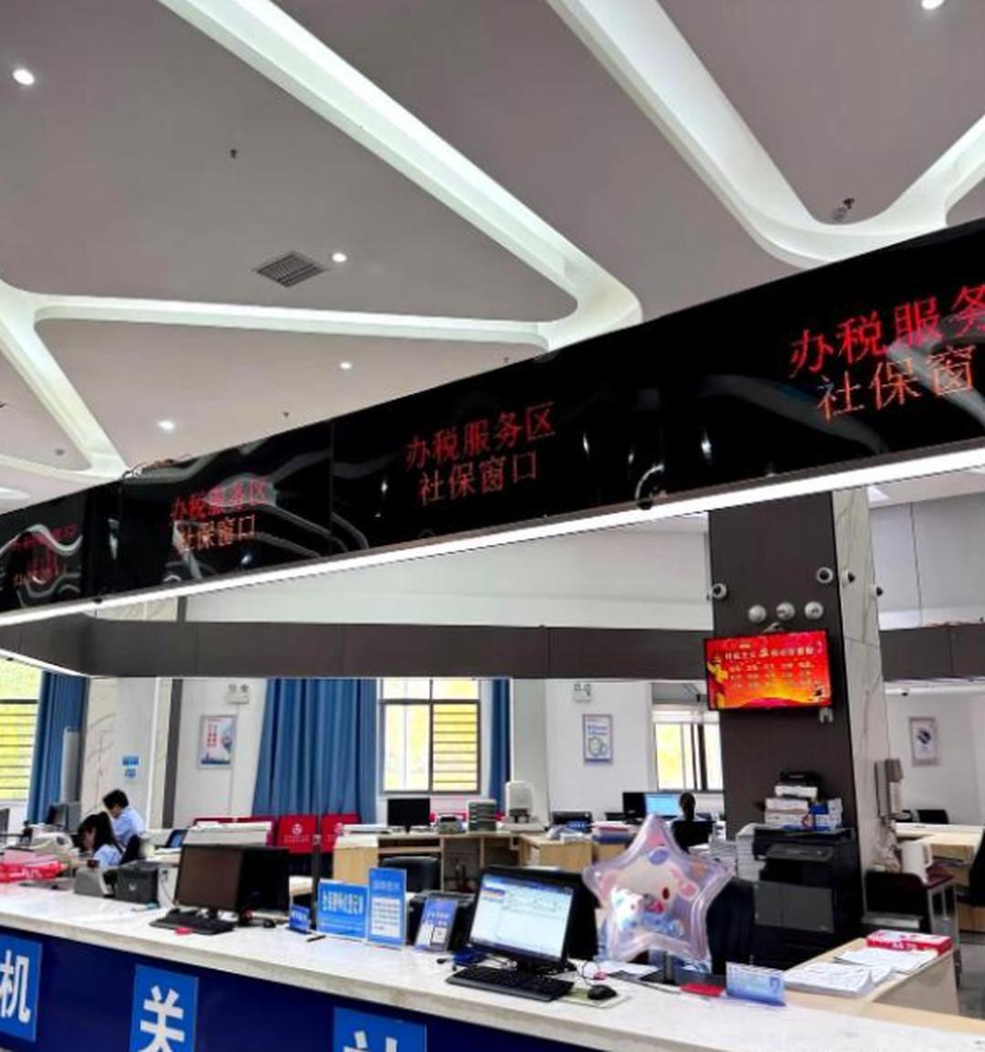 我有个朋友，在杭州做电商。前几年电商风口正盛，他硬是挣了480多万。挣到这笔钱的