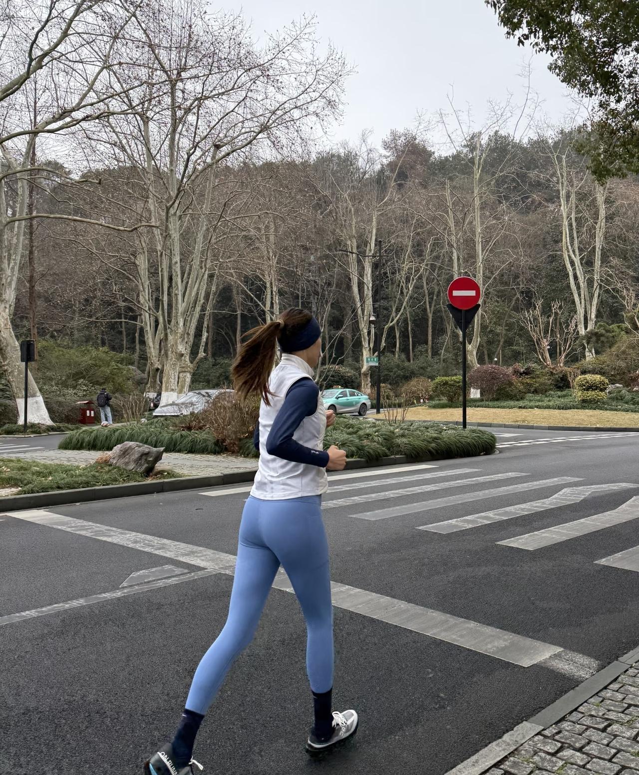 站在跑道上，你就赢了90%的人。很多人觉得跑步很难，要跑得