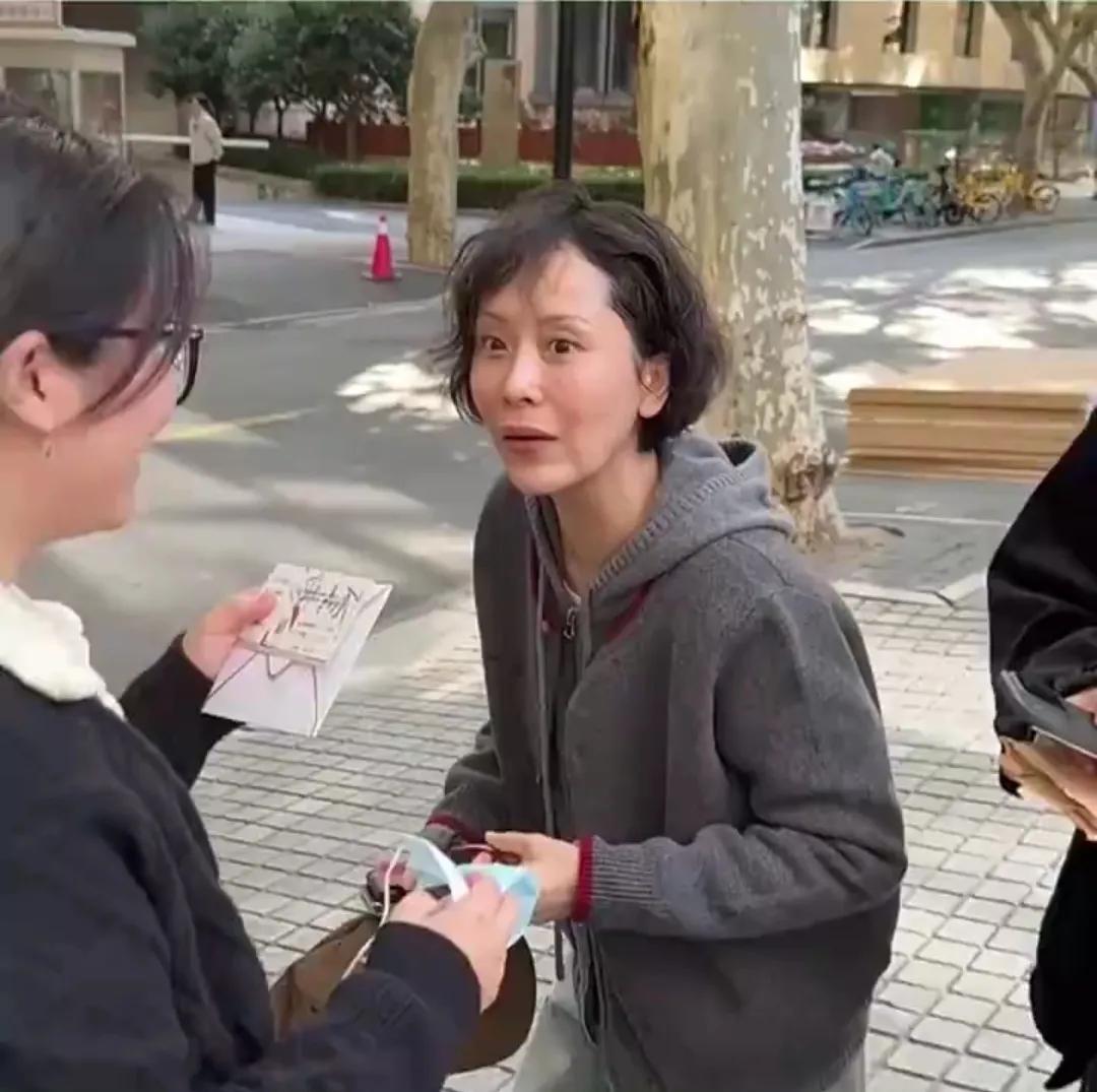 我的天，还是不敢相信这居然是海清！实话实说，海清我非常喜欢的一位演员，没有之