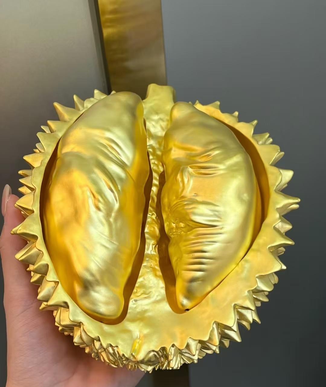 奉劝一句：黄金一跳水，最先慌的，永远是散户。前段时间金价一路猛涨，