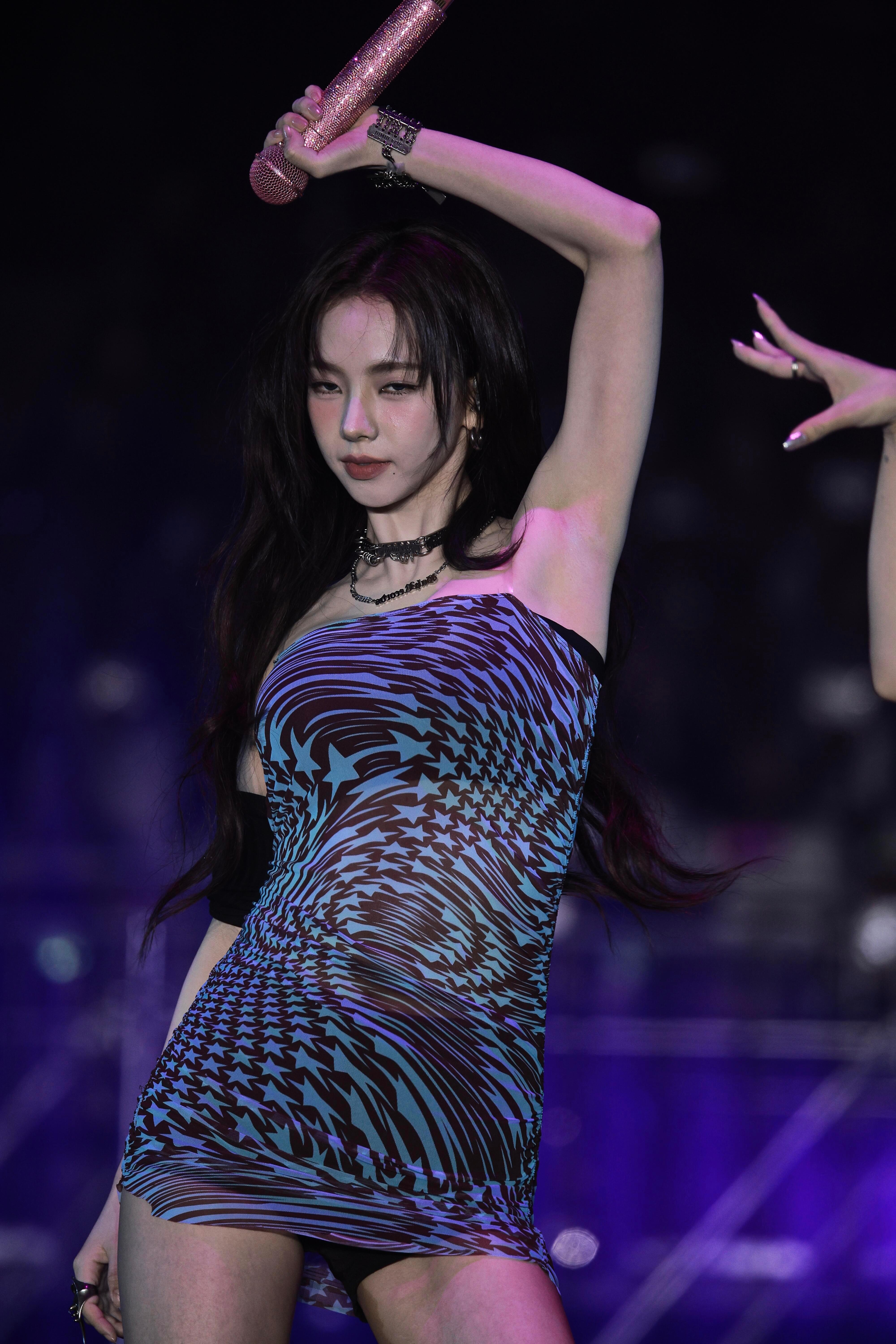 Karina柳智敏黑色​​​