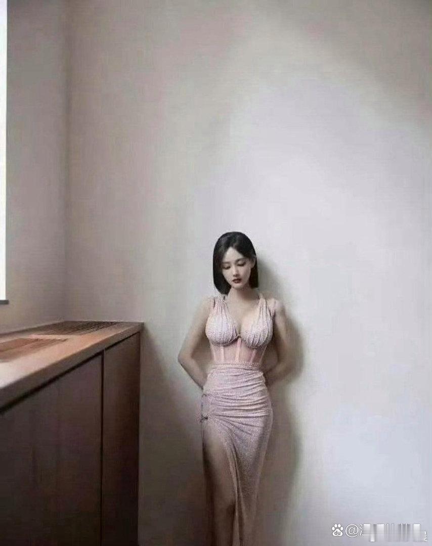 李一桐的身材比例绝佳，优越线条着实让人惊艳不已。