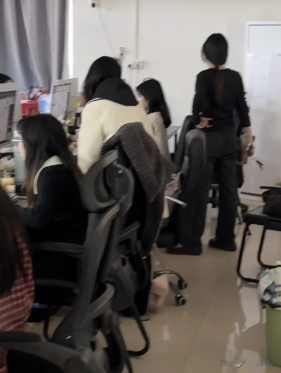 公司四川工厂的老库管（说人家老，其实也不老，不过38岁）要求涨薪，公司没批就离职