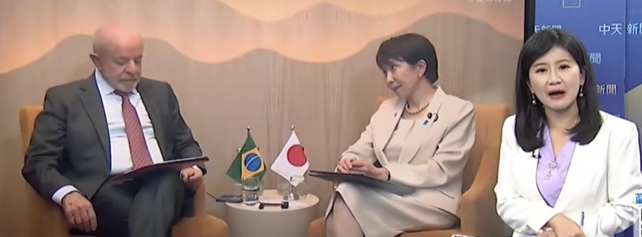 “含情脉脉”地盯着着卢拉的高市早苗，又一次遭到了日本网友的猛烈嫌弃。事情发生