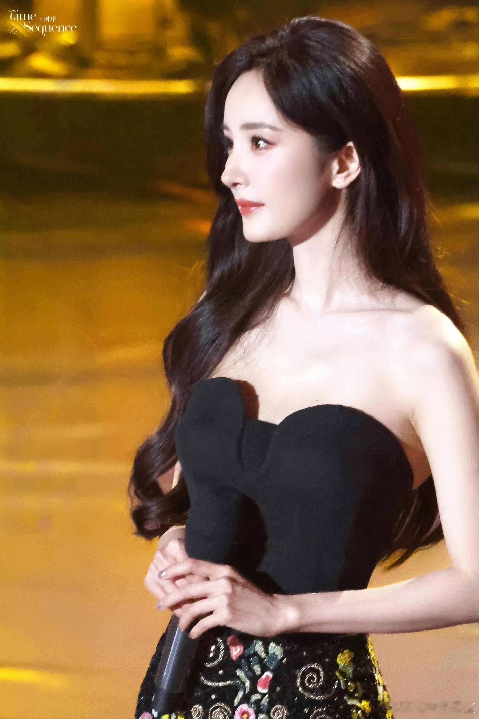 早上好，下辈子要么让我长杨幂这样，要么让我娶这样的[大笑][大笑][大笑]​​