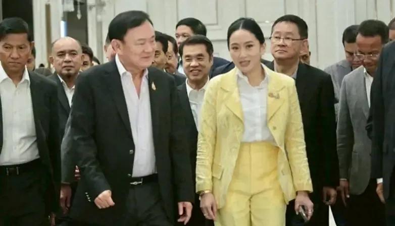他信可能过于乐观了，他信已经被判监禁，但是民主党前议员瓦差拉·佩差通仍对他信纠缠