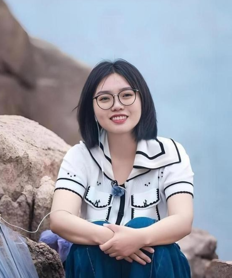 撒贝宁问李雪琴：“你北大啥专业的？”李雪琴笑着说：“说不出口的专业。”撒贝宁一脸惊讶，接着问：“北大
