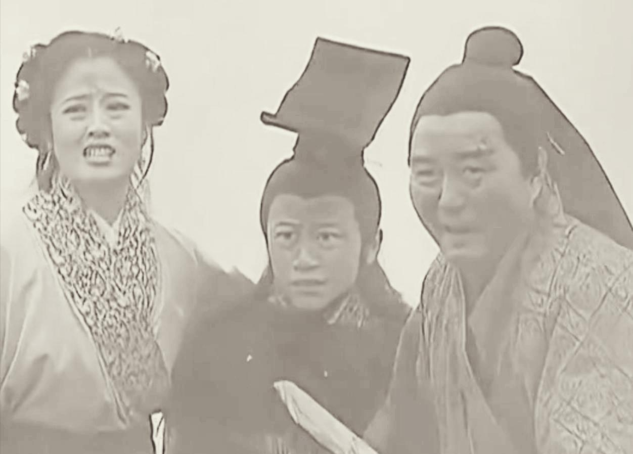 短短几年间，上海第17棉纺织厂保卫科王干事备受青睐，获得“火箭提拔”。一次，他前