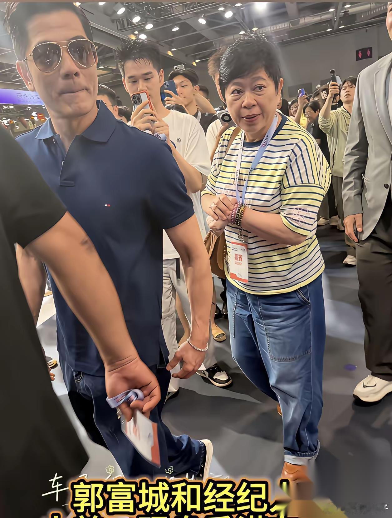 才女的世界看不懂郭富城经纪人小美从明艳大美人，到普通大妈，31年不离不弃，不