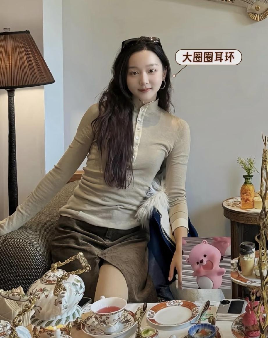 网友说马龙妻子命好。说她，她好幸福。有丰裕的经济条件和时间，有健在爱她的父母双
