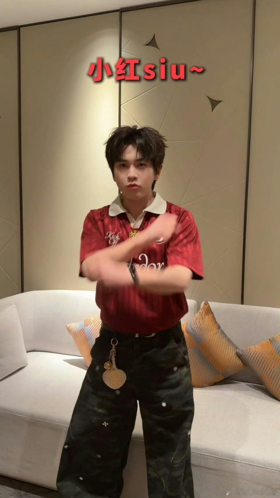 武艺苏醒是对家吧很难不怀疑他俩自带对家buff，一边疯狂安利自家球星，一边疯狂拆