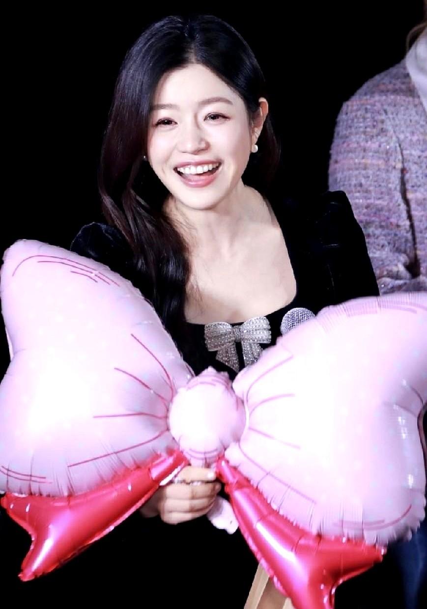 陈妍希领奖发言，愣是把感谢名单念满了，一句自己的宣传都没留。12月21号海南