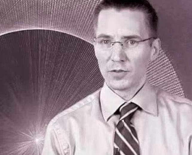 2002年，美国一男子后脑勺挨了一闷棍后，竟发生了奇迹：原本特别讨厌学数学的他，