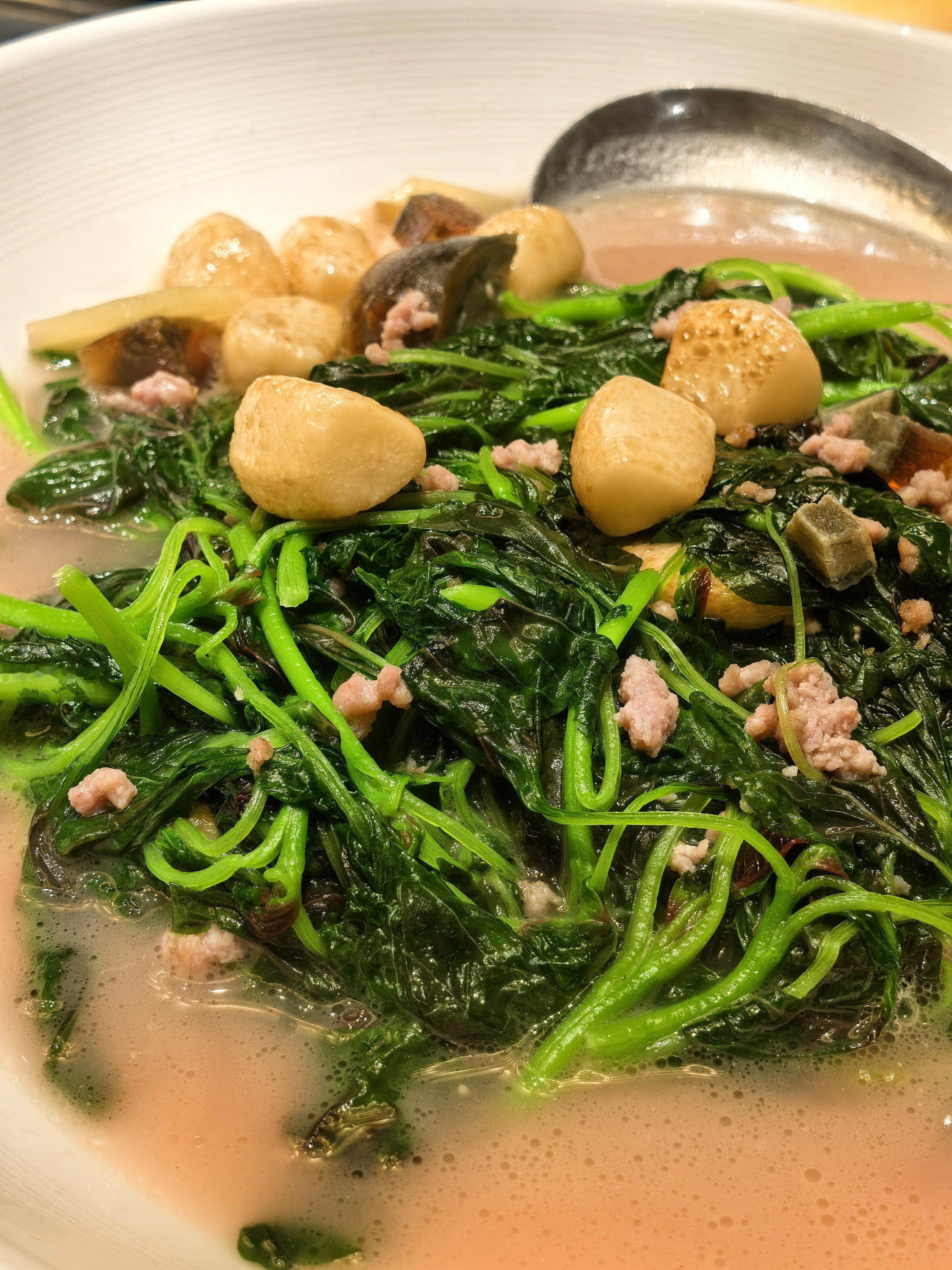 一瓶酒，两道菜，三分清闲…