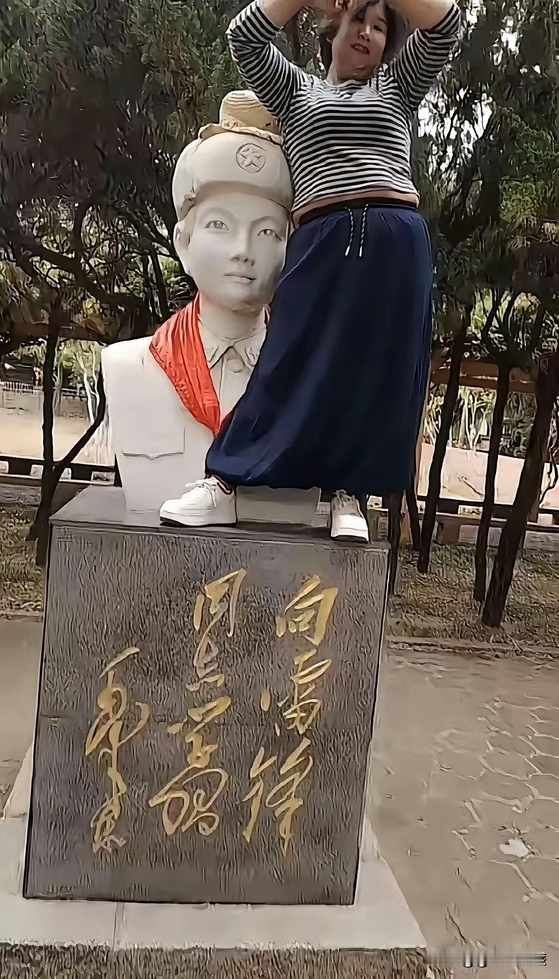 这小女子是典型的无知者无畏。不，也许她心知肚明，压根就没当回事，甚至是故意而为之