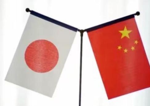 日本驻华大使表示：因为中日冲突持续的原因，中日双方的谈话并没有得到落实，日本迫切