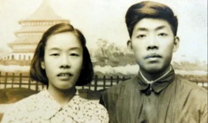 1949年，渣滓洞大屠杀中，盛国玉倒地装死，枪响后，几名特务进来补枪，还用枪托捅