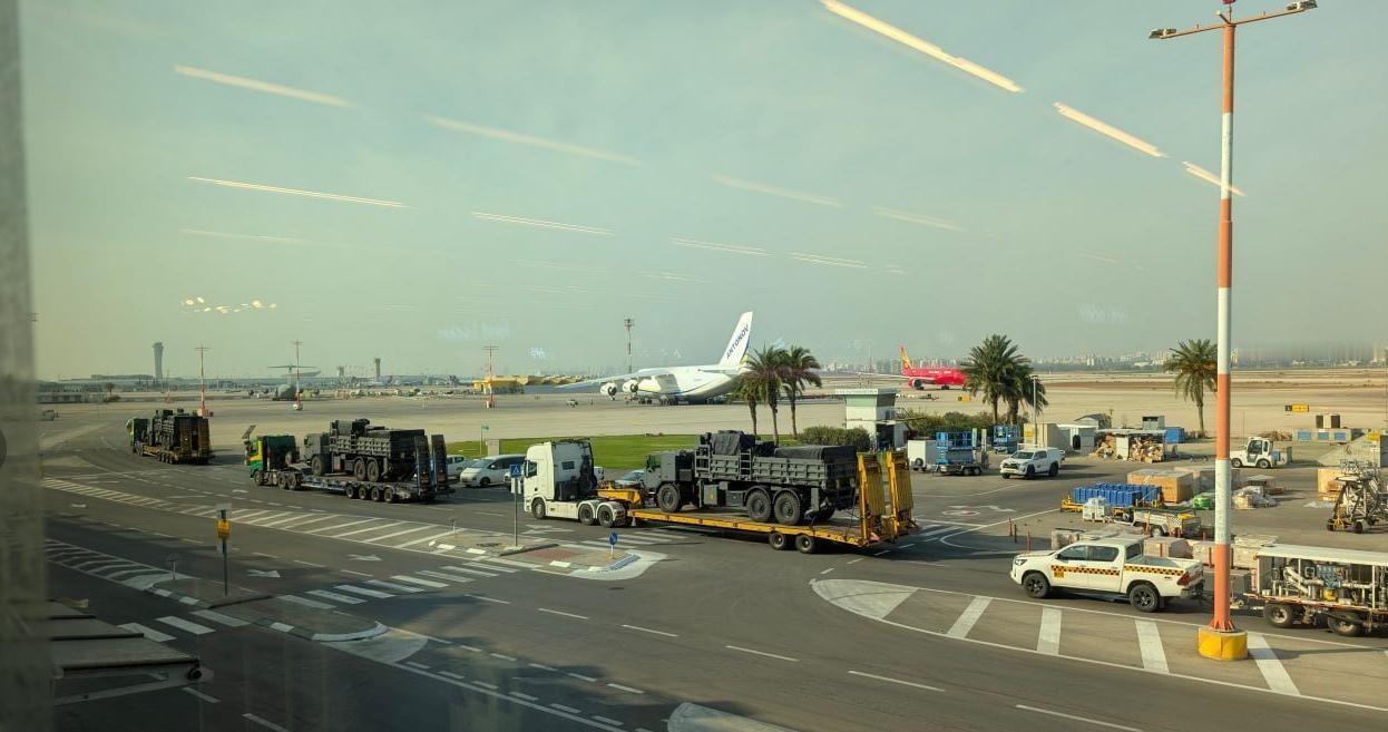 以色列开始援助乌克兰武器弹药了，乌克兰安-124大型运输机，已经抵达以色列首都特