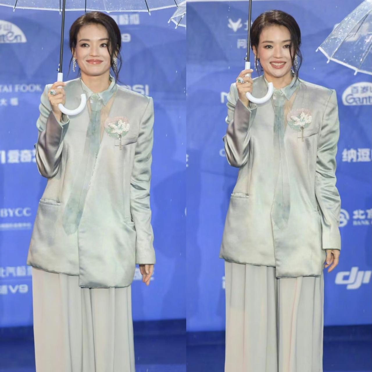 娱乐圈里我最想不通的就是舒淇了明明自己硬件条件这么好，为啥衣服穿的这么保守呢